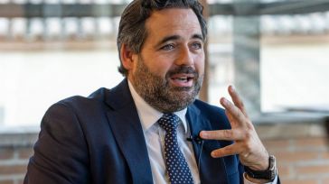 Núñez pide a Page que deje de 'confundir' a la gente después de ir a CyL a pedir el voto para 'un candidato sanchista'