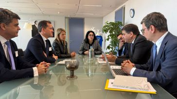 Velázquez se muestra satisfecho tras la reunión con el vicepresidente de la Comisión Europea