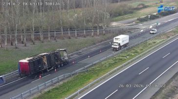 Cortado un carril de la A-2 en Torija por el vuelco de un camión