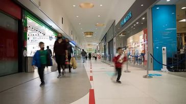 La Policía Nacional realiza un simulacro de acción antiterrorista en el centro comercial Albacenter