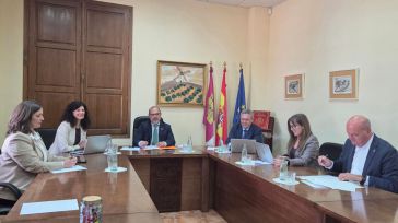 La Mesa de las Cortes celebra una reunión itinerante en Barrax y Bellido plantea celebrar los 50 años de la llegada de la democracia a España