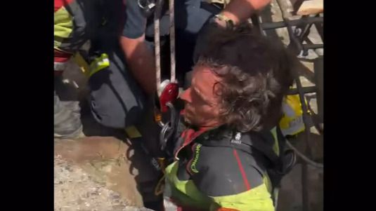 Rescate al límite en Turleque: Los bomberos salvan a un niño de tres años que había cado en un pozo de 15 metros