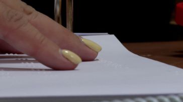 Noelia, las manos que devuelven el poder de la lectura a las personas ciegas de CLM