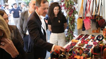 Velázquez define la artesanía como seña de identidad de la ciudad y defiende la necesidad de proteger y promover los oficios tradicionales