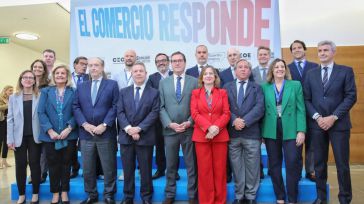 El presidente de Castilla-La Mancha, Emiliano García-Page (1 fila, 4i), el presidente de CEOE, Antonio Garamendi (1 fila, c), la secretaria de Estado de Comercio, Amparo López Senovilla (1 fila, 4d ) y el presidente de Cecam, Ángel Nicolás (1 fila, 3d), d
