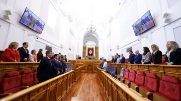 El Pleno de las Cortes regionales arranca con un minuto de silencio por el asesinato machista de Seseña