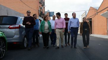La presidenta Cedillo visita las calles Loto y Tulipán de Torrijos, que han sido renovadas con el apoyo de la Diputación