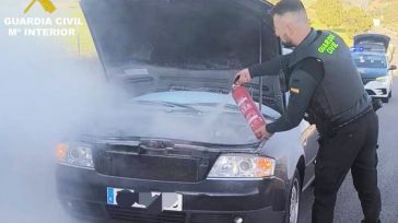 La Guardia Civil auxilia al conductor de un vehículo averiado que comenzó a arder en la autovía A-3