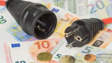 El Gobierno inicia la retirada de las medidas anticrisis: El IVA de la electricidad y el gas vuelve al 21% desde este lunes