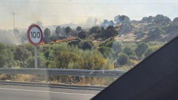 Sube a nivel 2 el incendio de la Academia de Infantería, con riesgo de detonaciones, y se recomienda evitar el paso por la cuesta de Las Nieves