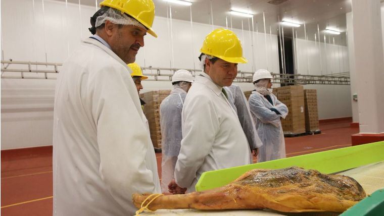 El presidente de Castilla-La Mancha, Emiliano García-Page, en una visita a las instalaciones de SECALSA.