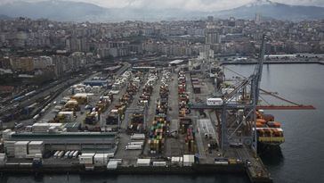 El déficit comercial de España se reduce un 11,2% hasta abril gracias al descenso de la factura energética