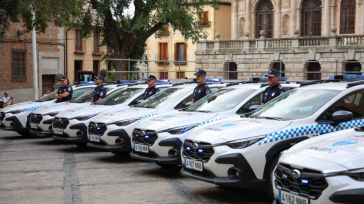 La vicealcaldesa de Toledo presenta nueve vehículos para la Policía Local y anuncia la adquisición de motos para facilitar desplazamientos