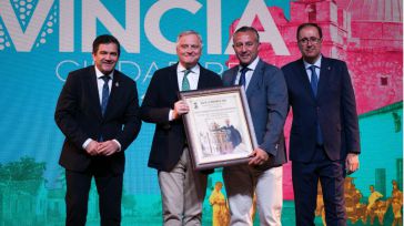 Francisco Cañizares recoge el premio Quijote que reconoce la excelencia del Ayuntamiento de Ciudad Real en transparencia y buen gobierno