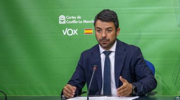 Vox C-LM tacha de "enésima farsa" el papel de Page en el Comité Federal del PSOE y lamenta que vuelva sin respuestas