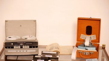 Las Cortes Regionales exponen desde hoy una estenotipia y un dictáfono con los que se tomaban nota de las sesiones parlamentarias