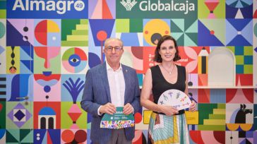 Globalcaja convierte el cartel de Almagro49 en un tablero de juego gigante