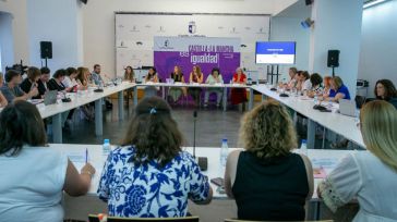 CLM garantizará por ley incentivos y ventajas económicas para empresas que acrediten la reducción de su brecha salarial