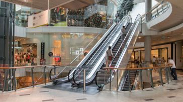 La afluencia a los centros comerciales en España se eleva un 3,1% en junio impulsado por las rebajas
