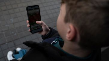 CLM endurece la regulación del uso del móvil en las aulas y fija las instrucciones para el curso 2026/2027