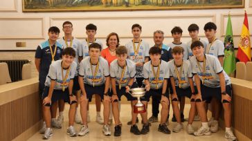 Cedillo recibe al CD Moprisala tras proclamarse campeón de España sub-16 de fútbol sala