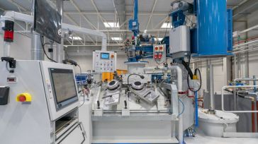 La cifra de negocio de empresas de alta-media tecnología aumentó un 5,5% en 2024, según INE