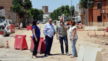 Cedillo visita las obras de rehabilitación de la calle Valencia de Quintanar de la Orden, que se llevan a cabo con el apoyo de la Diputación de Toledo