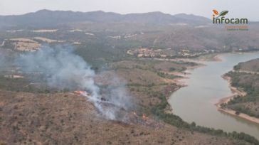 Incendio forestal en Liétor (Albacete): el INFOCAM despliega ocho medios y 39 efectivos para combatir las llamas