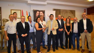 CLM reivindica la fortaleza del sector vitivinícola en la cesión de la sede de la DO Valdepeñas a InterValdepeñas