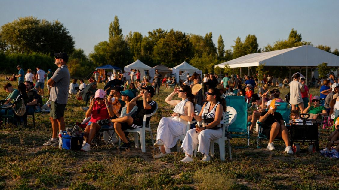 Miles de personas viven en AstroHita una jornada histórica con el eclipse solar como protagonista