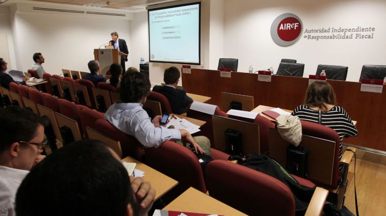 El presidente de AIReF, José Luis Escrivá, durante una presentación. 