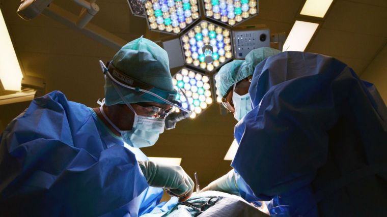 En el primer trimestre la Junta compromete con la sanidad privada 5,6 millones en intervenciones quirúrgicas, superando el presupuesto de todo el año