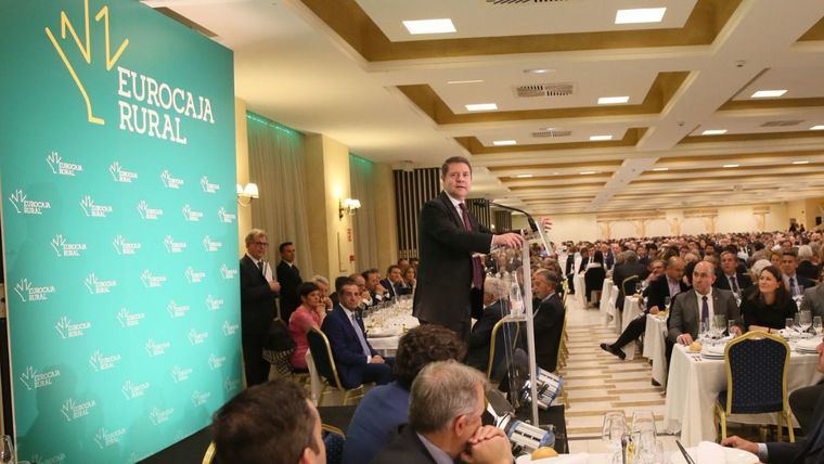 El presidente de Castilla-La Mancha, Emiliano García-Page en la cena de hermandad de EuroCaja Rural.