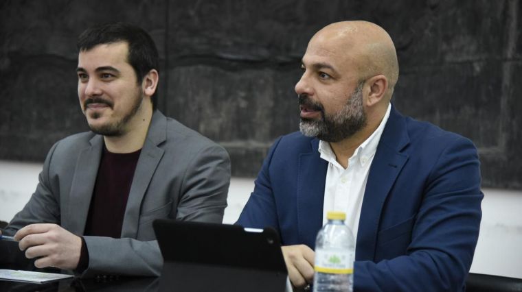 El director general de Participación Ciudadana, José Luis García Gascón, junto al vicepresidente segundo de la Junta, José García Molina.