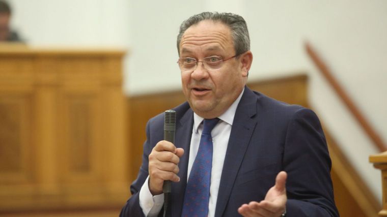 El consejero de Hacienda y Administraciones Públicas, Juan Alfonso Ruiz Molina, interviene en en el Pleno de las Cortes regionales celebrado el pasado jueves.