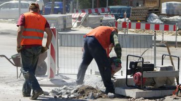 El paro desciende un 3,26% en el último año en CLM y en España un 5,97%