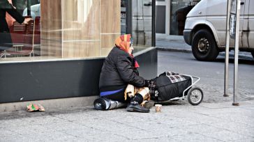 Con una tasa de pobreza severa del 7,8%, la Junta sólo ha pagado el 28% de las ayudas de emergencia social