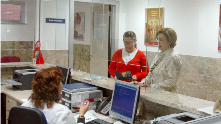 Las largas demoras en la sanidad pública llevan a los castellano-manchegos a suscribir seguros privados de salud