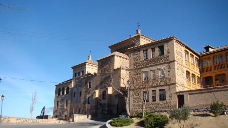 Fachada del Convento de San Gil, sede de las Cortes de Castilla-La Mancha.