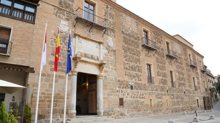 Fachada del Palacio de Fuensalida, sede del gobierno regional.