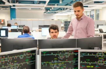 Indra anuncia que busca más de 2.400 profesionales tecnológicos, con la defensa como principal destino