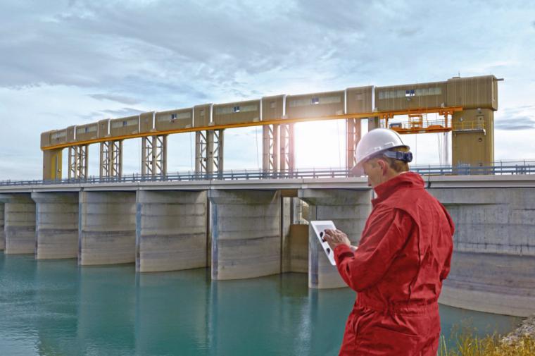 La principal suministradora de agua de CLM, Aqualia, formaliza un contrato con Vodafone para digitalizar sus contadores